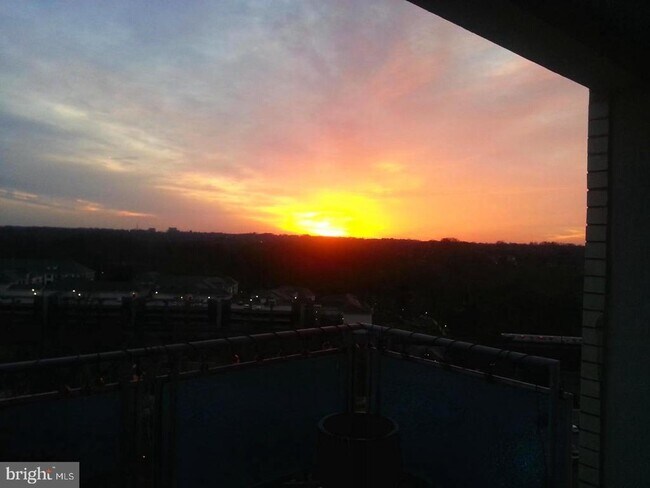 Building Photo - 10201 Grosvenor Pl