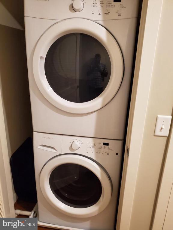 Building Photo - 1320 Fenwick Ln