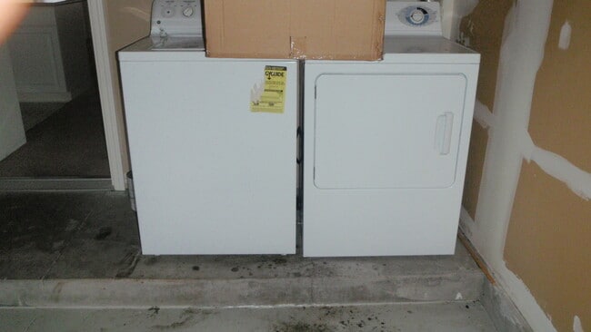 Building Photo - Fairways Edge 3 Bed/2.5 Bath Townhouse Available Now!