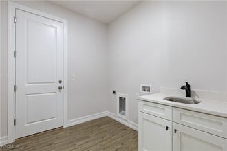 Building Photo - 521 NW 5th St