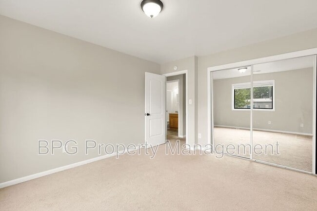 Building Photo - 139 Green St