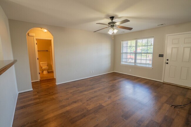 Building Photo - Lovely Broken Arrow Home! 3/2 with a great...