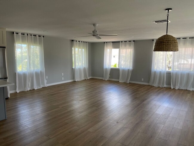 Building Photo - 2745 Puu Hoolai St