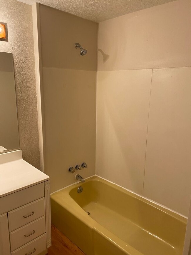 Building Photo - Available for 2026-2027 Fall Pre-Leasing! ...