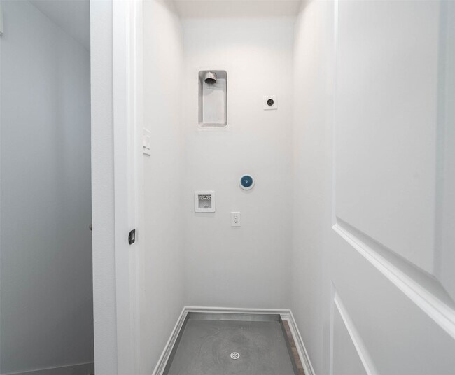 Building Photo - 783 Fortune St