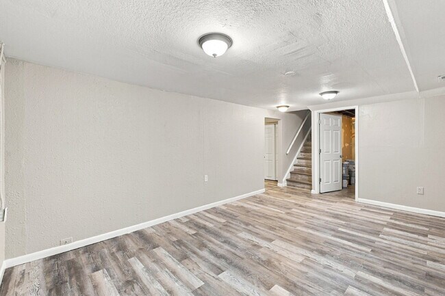 Building Photo - $2,240.95 with $300 Off the first month's rent, 4 Beds, 2 Baths, Triplex Unit in Littleton with W...