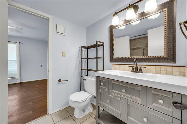 Building Photo - 2111 E Belt Line Rd