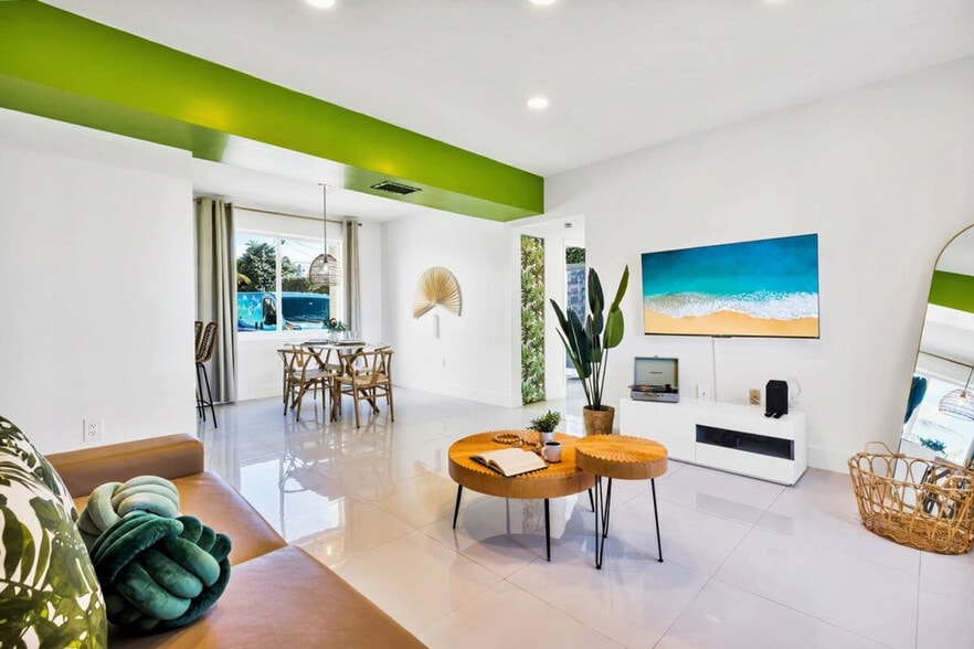 Building Photo - 809 S Ocean Dr