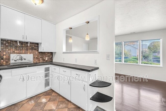 Primary Photo - 4525 NE 118th Ave