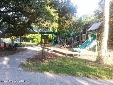 Building Photo - 245 Harbour Dr E