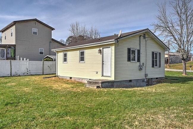 Building Photo - 214 Taylor Ave