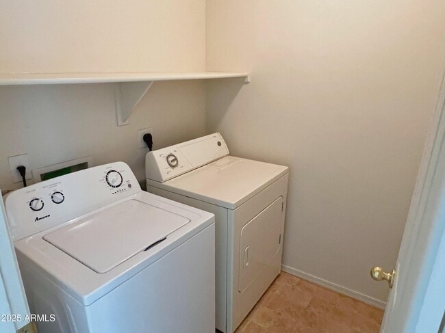 Building Photo - 3041 W Darien Way