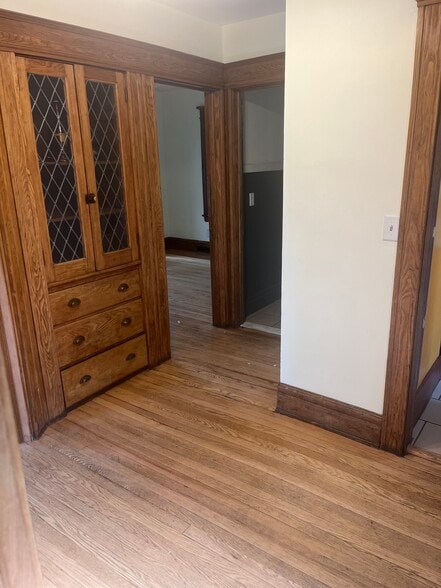 Building Photo - 6 Hinsdale St