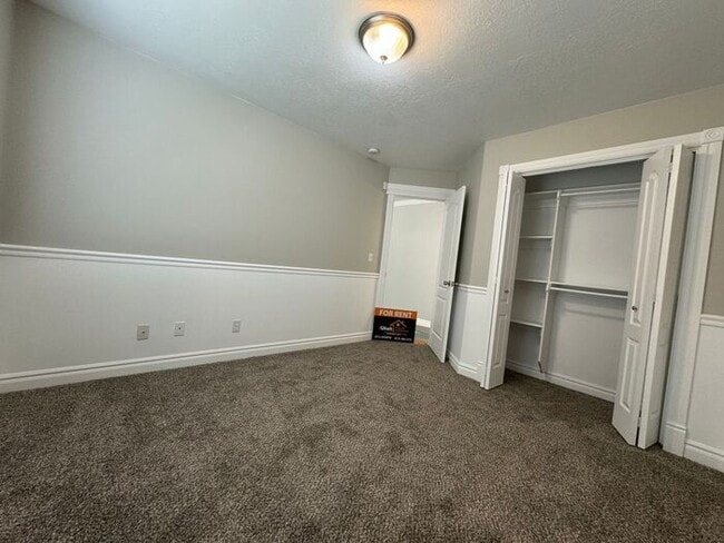 Building Photo - 5 bdrm 3 bth Home 2 Car Garage- Solar Panels! Coming Soon!