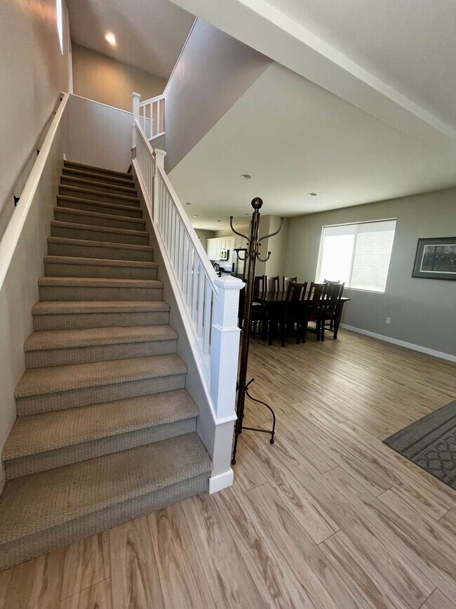 Building Photo - Modern 3-Bedroom Home Close to Gallatin Co...