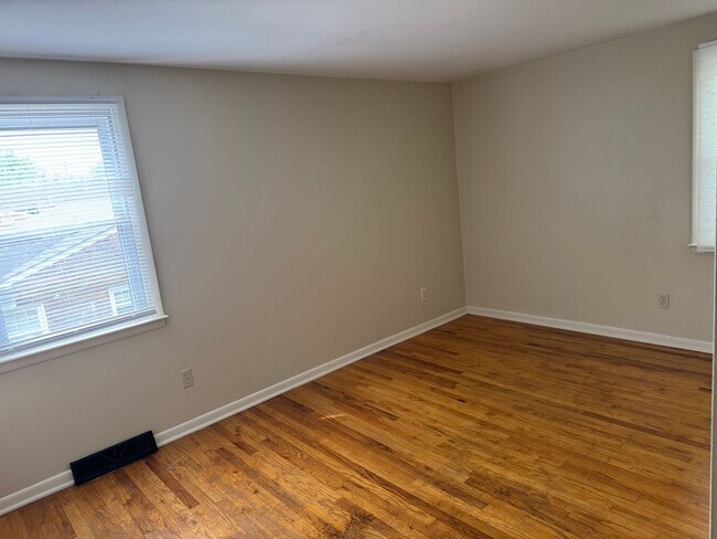 Building Photo - 4763-4765 Nugent Dr