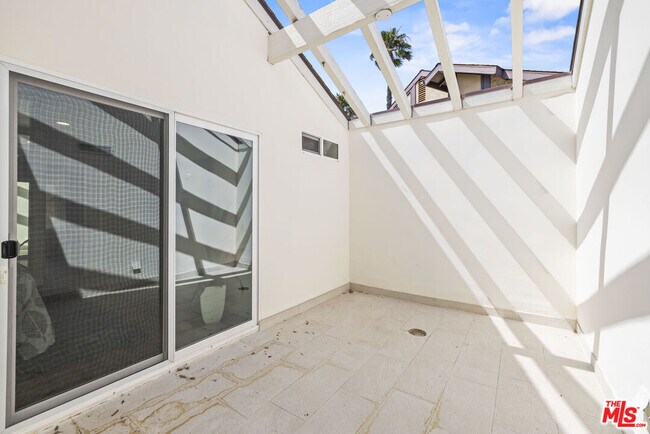 Building Photo - 13 Pepper Ct