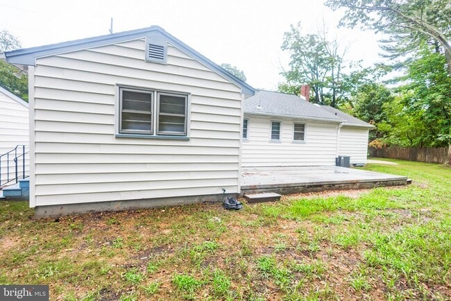 Building Photo - 203 Girard Rd N