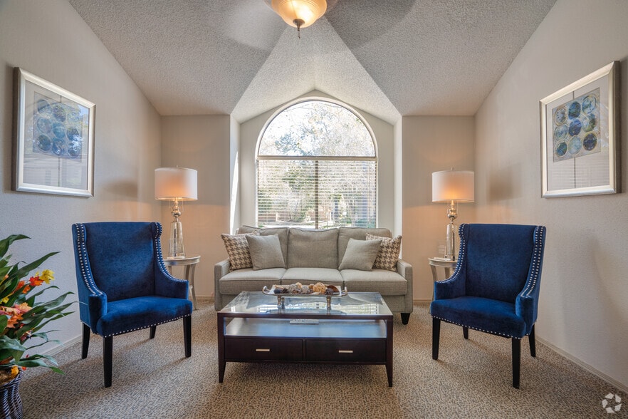 Amenities - Elm Creek