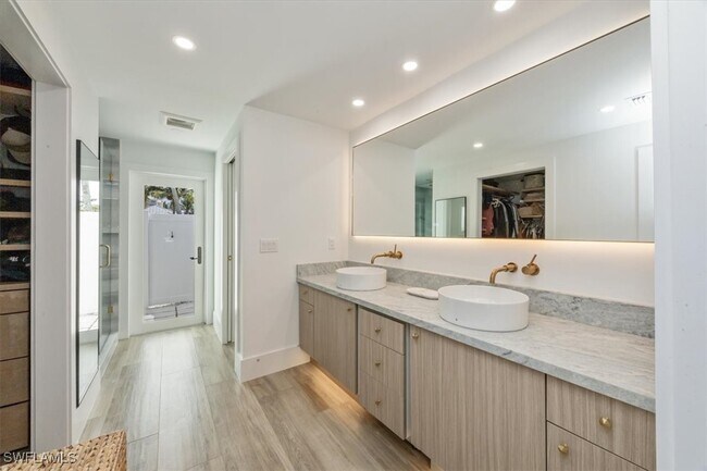 Building Photo - 1570 Bonita Ln