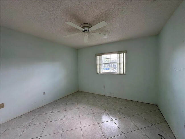 Building Photo - Adorable 2/2 villa in active 55+ community.