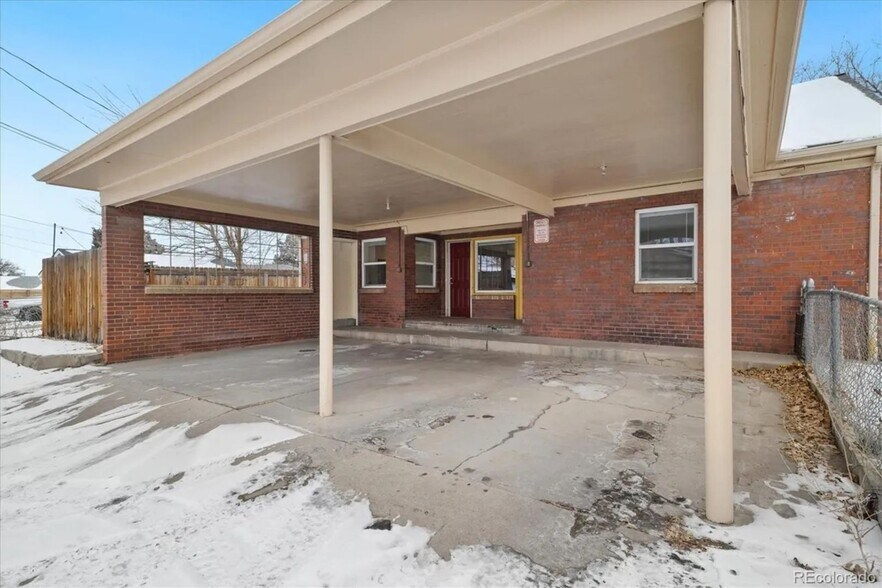 Building Photo - 3233 Ivanhoe St