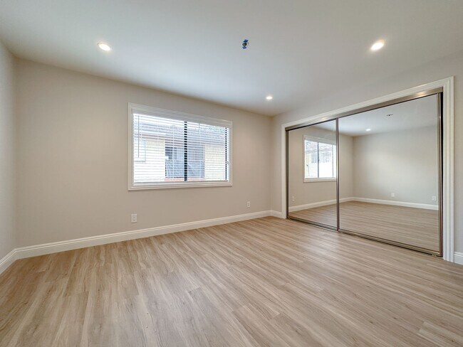 Building Photo - 922 Benito Ave