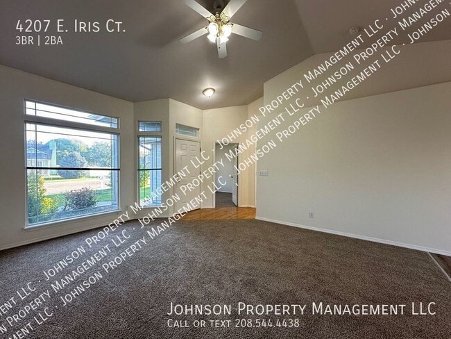 Building Photo - 4207 E Iris Ct