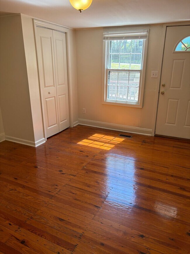 Building Photo - Spacious Renovated Lakewood Duplex! Walk t...