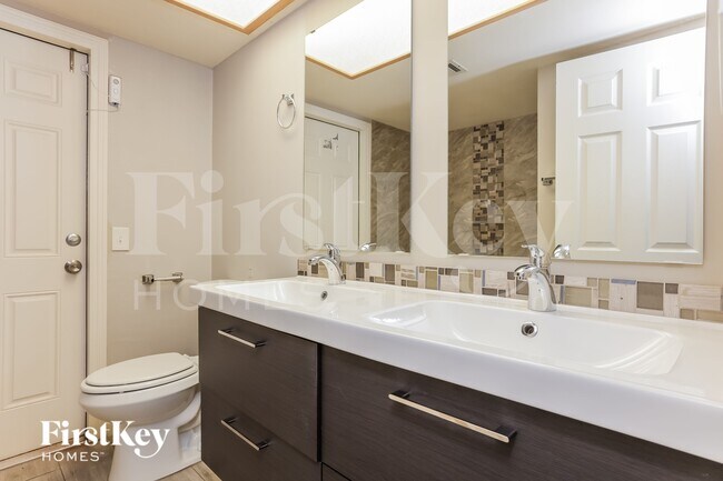 Building Photo - 4426 W Crocus Dr