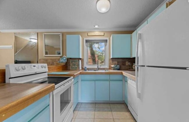 Building Photo - Beautiful Partially Furnished Loft Condo in Fairfield Harbour Available Jan 5 - Utilities Included!