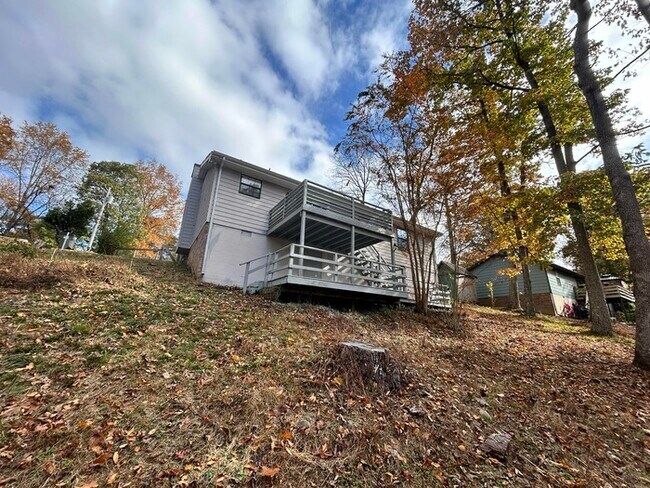 Building Photo - 3 Bed & 2 Bath House in White House | Pet-...