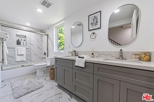 Building Photo - 6021 1/2 Romaine St