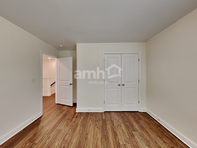 Building Photo - 353 Macroom Ct