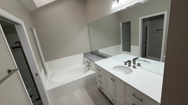 Building Photo - 2685 S Dayton Way