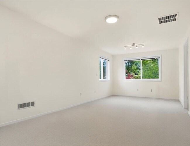 Building Photo - 4017 251st Way NE