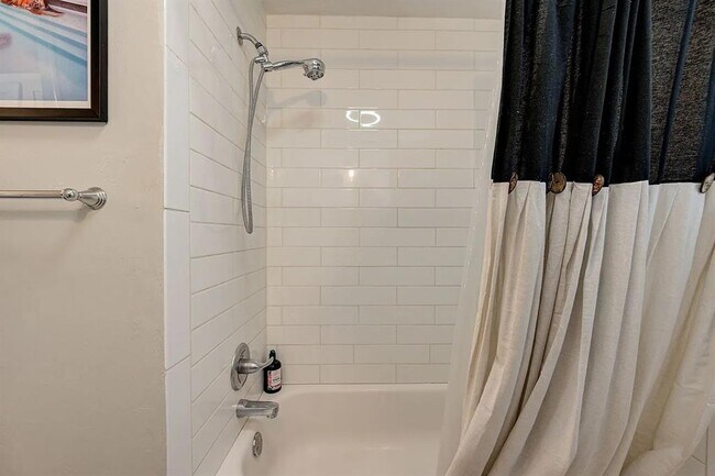 Building Photo - 3801 NW 25th St