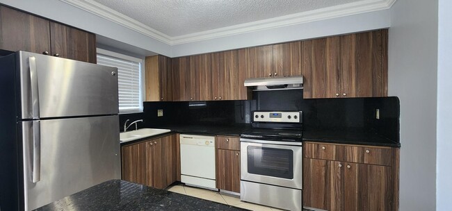Building Photo - 2503 Seaside Dr