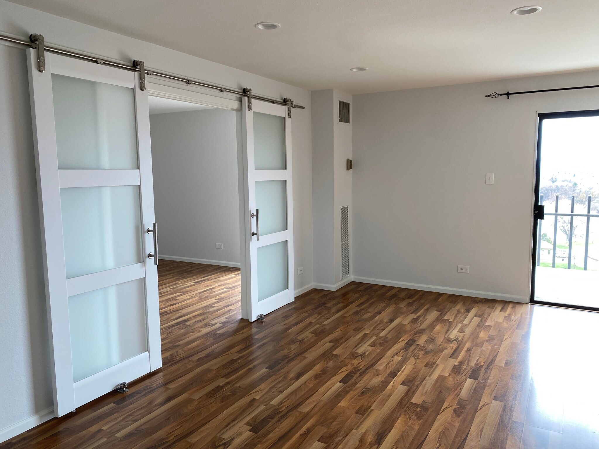 Large private bedroom with big closet and separate door to patio - 480 S Marion Pky