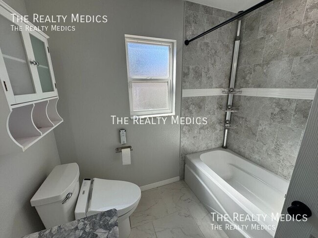 Building Photo - 2601 Bridle Dr