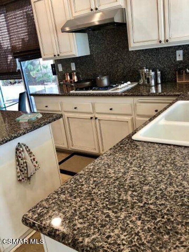 Building Photo - Thousand Oaks Meadow Wood Home. Wood Flooring (No Carpet). Near Lang Ranch Elementary