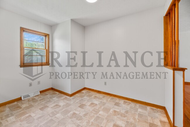 Building Photo - 1022 S Capri Ln