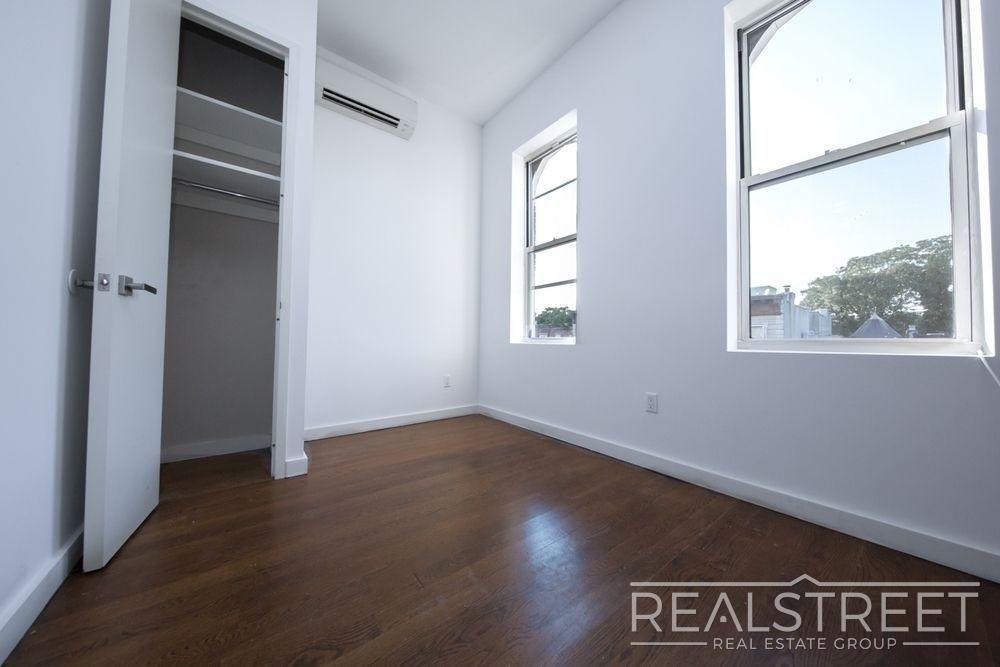 Building Photo - Modern 4 Bed 2 Bath Duplex with Yard in Stuyvesant Heights