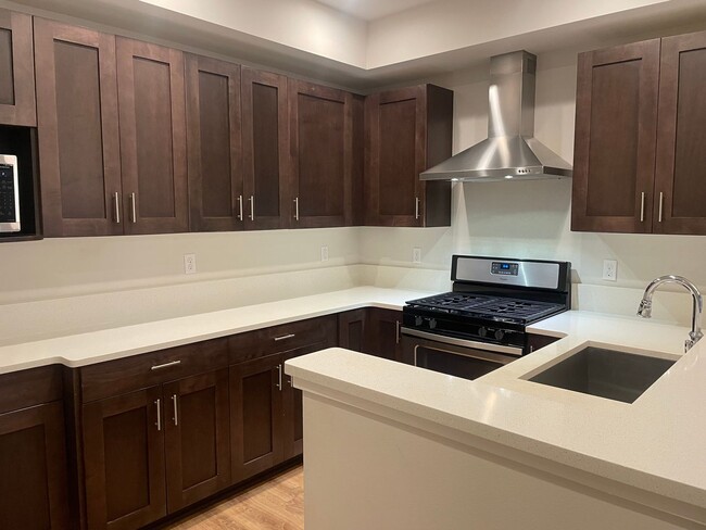 Building Photo - 2 bed/1 bath in Southeast Redmond