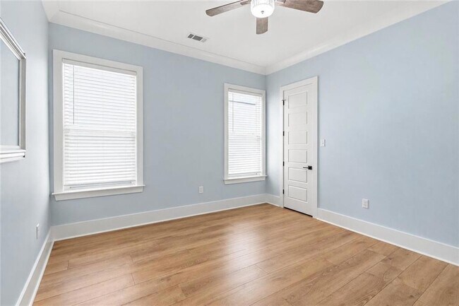 Building Photo - 501 N Corniche Du Lac