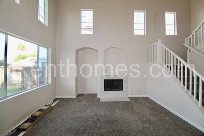 Building Photo - 1120 Camino Del Rey