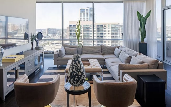 Building Photo - 2200 Victory Ave