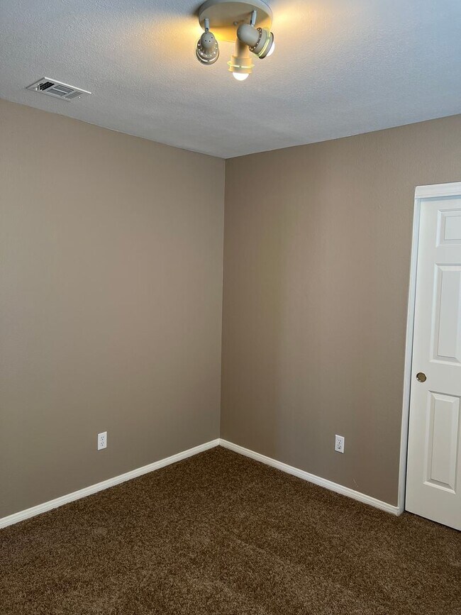 Building Photo - Gorgeous 2-Story Home You've Been Looking ...
