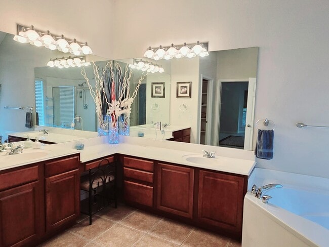 Building Photo - 10605 Lord Derby Dr