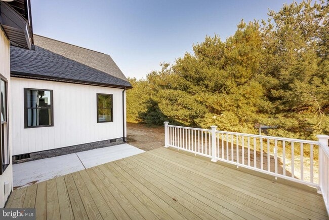 Building Photo - 5692 King Stuart Dr